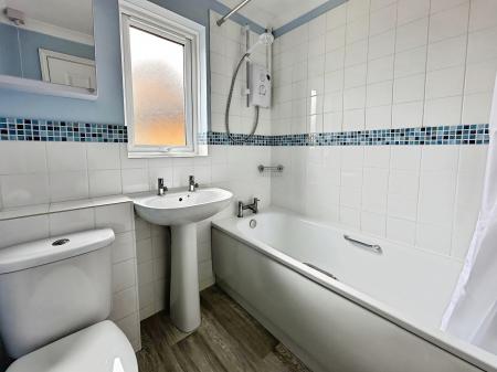 2 bedroom Terraced House to let in Avon Drive, Alderbury, SP5