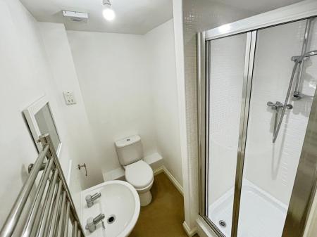 3 bedroom Terraced House to let in Shears Drive, Amesbury, SP4