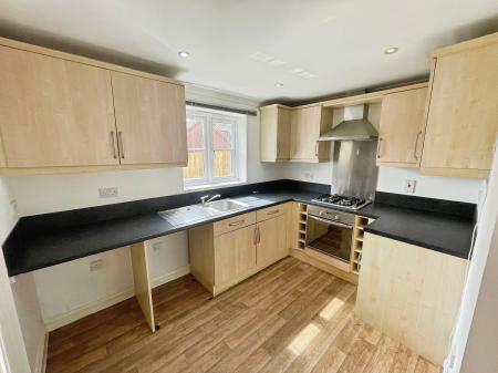 3 bedroom Terraced House to let in Shears Drive, Amesbury, SP4