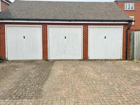 3 bedroom Terraced House to let in Shears Drive, Amesbury, SP4