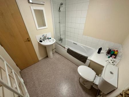 2 bedroom Flat to let in Stonehenge Walk, Amesbury, SP4