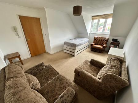 2 bedroom Flat to let in Stonehenge Walk, Amesbury, SP4