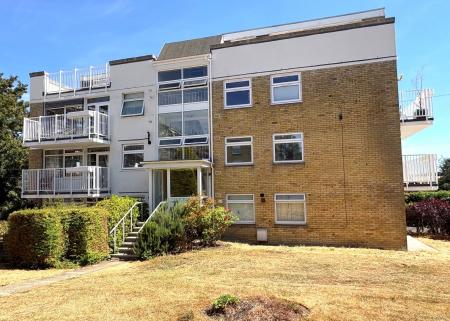 2 bedroom Flat for sale in Shady Bower Close, Salisbury, SP1