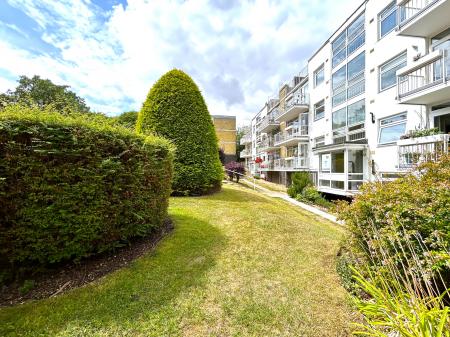 2 bedroom Flat for sale in Shady Bower Close, Salisbury, SP1