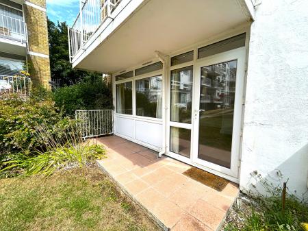 2 bedroom Flat for sale in Shady Bower Close, Salisbury, SP1