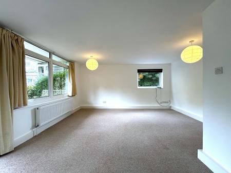 2 bedroom Flat for sale in Shady Bower Close, Salisbury, SP1