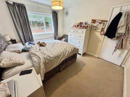 3 bedroom Flat to let in Centurion Close, Salisbury, SP2