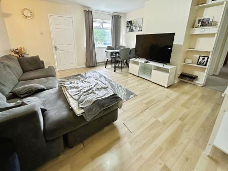 3 bedroom Flat to let in Centurion Close, Salisbury, SP2