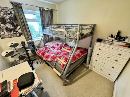 3 bedroom Flat to let in Centurion Close, Salisbury, SP2