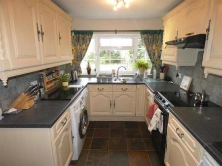 3 bedroom Semi-detached house to let in Newton Toney, Amesbury, SP4