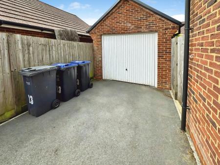 3 bedroom Detached house to let in Lancelot Way, Kings Gate, Amesbury, SP4