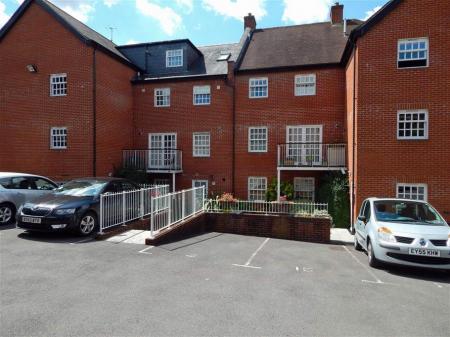 2 bedroom Flat to let in Gigant Street, Salisbury, SP1