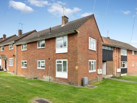 2 bedroom Flat to let in Avon Road, Bulford, SP4