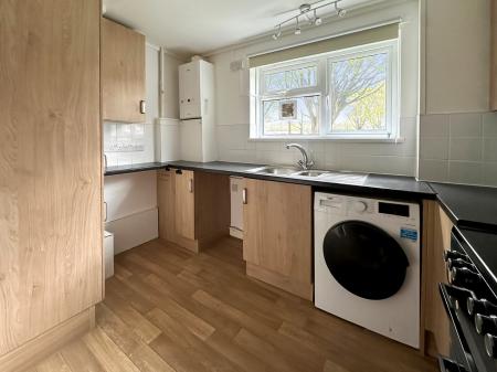 2 bedroom Flat to let in Avon Road, Bulford, SP4