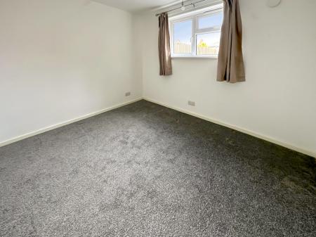 2 bedroom Flat to let in Avon Road, Bulford, SP4