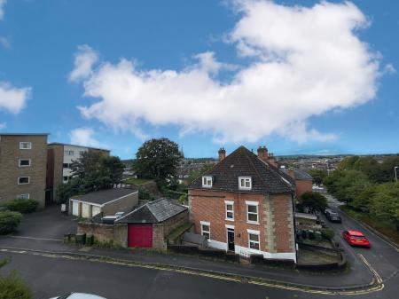 2 bedroom Flat to let in Elm Grove Road, Salisbury, SP1