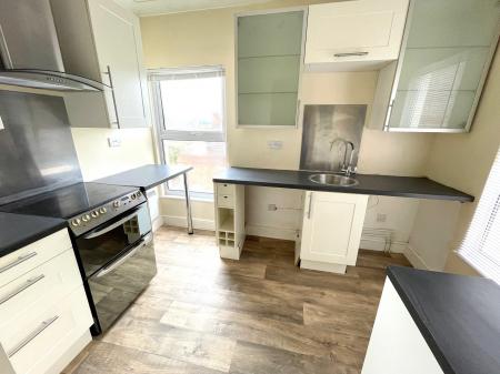 2 bedroom Flat to let in Elm Grove Road, Salisbury, SP1