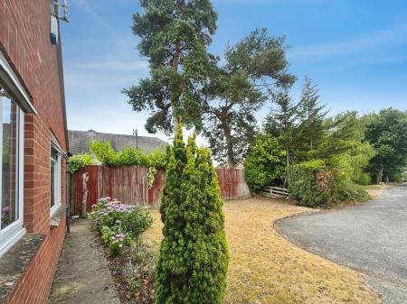 3 bedroom Bungalow for sale in Eyres Drive, Alderbury, SP5