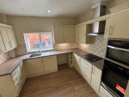 4 bedroom Terraced House to let in Devizes Road, Salisbury, SP2