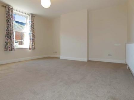 4 bedroom Terraced House to let in Devizes Road, Salisbury, SP2