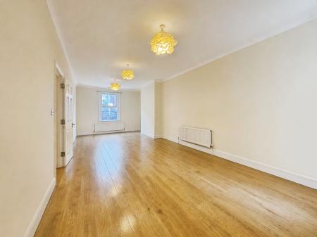 4 bedroom Terraced House to let in Devizes Road, Salisbury, SP2