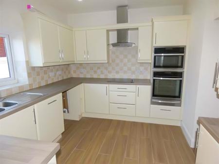 4 bedroom Terraced House to let in Devizes Road, Salisbury, SP2