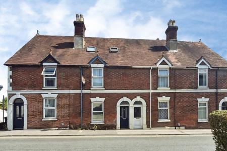 4 bedroom Terraced House to let in Devizes Road, Salisbury, SP2