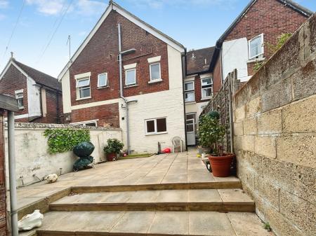 4 bedroom Terraced House to let in Devizes Road, Salisbury, SP2