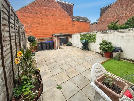 4 bedroom Terraced House to let in Devizes Road, Salisbury, SP2