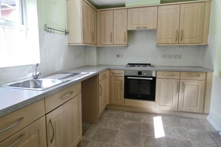 2 bedroom Flat to let in Bridgewater Close, Salisbury, SP2