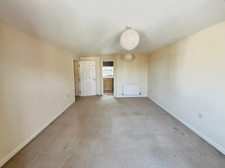 2 bedroom Flat to let in **VIEWINGS PAUSED** Bridgewater Close, Salisbury, SP2