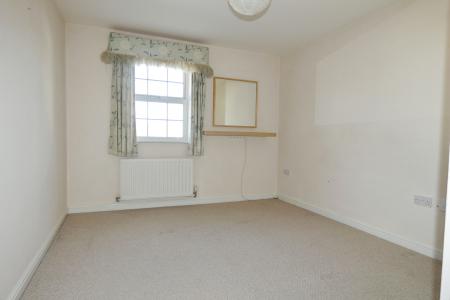 2 bedroom Flat to let in Bridgewater Close, Salisbury, SP2