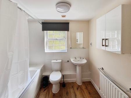 2 bedroom Flat to let in **VIEWINGS PAUSED** Bridgewater Close, Salisbury, SP2