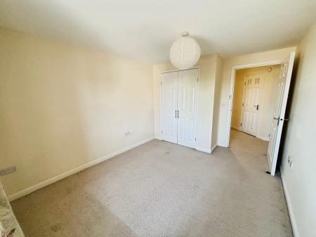 2 bedroom Flat to let in **VIEWINGS PAUSED** Bridgewater Close, Salisbury, SP2