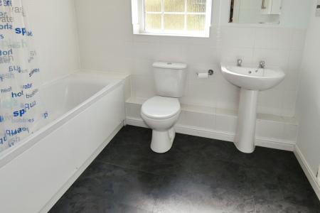 2 bedroom Flat to let in Bridgewater Close, Salisbury, SP2