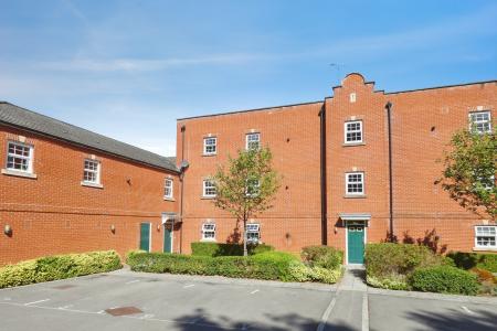 2 bedroom Flat to let in Bridgewater Close, Salisbury, SP2