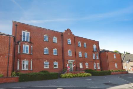2 bedroom Flat to let in Bridgewater Close, Salisbury, SP2