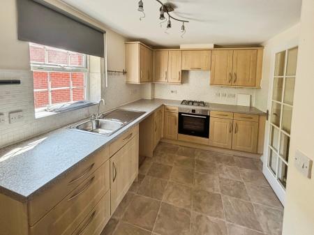 2 bedroom Flat to let in **VIEWINGS PAUSED** Bridgewater Close, Salisbury, SP2