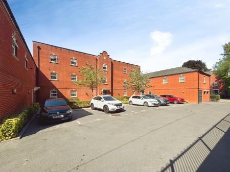 2 bedroom Flat to let in **VIEWINGS PAUSED** Bridgewater Close, Salisbury, SP2