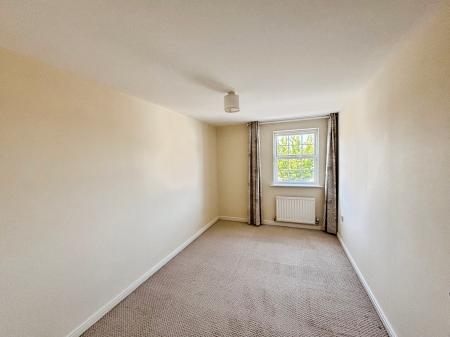 2 bedroom Flat to let in **VIEWINGS PAUSED** Bridgewater Close, Salisbury, SP2