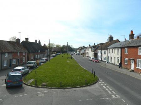 2 bedroom Flat to let in The Borough, Downton, SP5