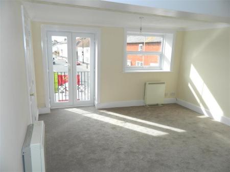 2 bedroom Flat to let in The Borough, Downton, SP5