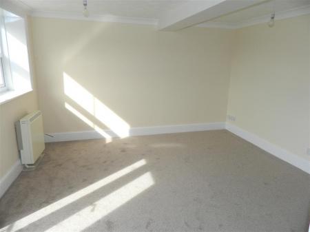 2 bedroom Flat to let in The Borough, Downton, SP5