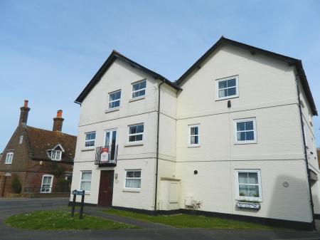 2 bedroom Flat to let in The Borough, Downton, SP5