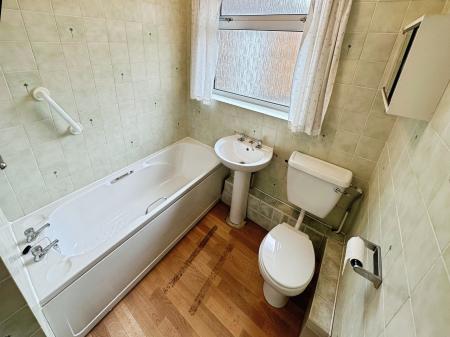 3 bedroom Bungalow to let in Balmoral Road, Salisbury, SP1