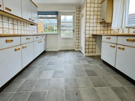 3 bedroom Bungalow to let in Balmoral Road, Salisbury, SP1