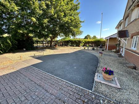 2 bedroom Terraced House to let in Javelin Close, Amesbury, SP4