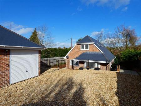 3 bedroom Bungalow to let in Morgans Vale Road, Redlynch, SP5