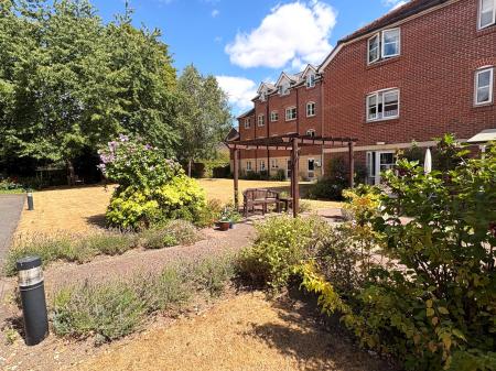 2 bedroom Flat for sale in Castle Street, Salisbury, SP1