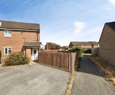 1 bedroom Detached house to let in **VIEWINGS PAUSED** Sheen Close, Fugglestone Red, Salisbury, SP2